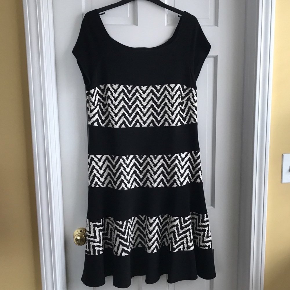 Frank Lyman Size 12 Jersey Knit Dress